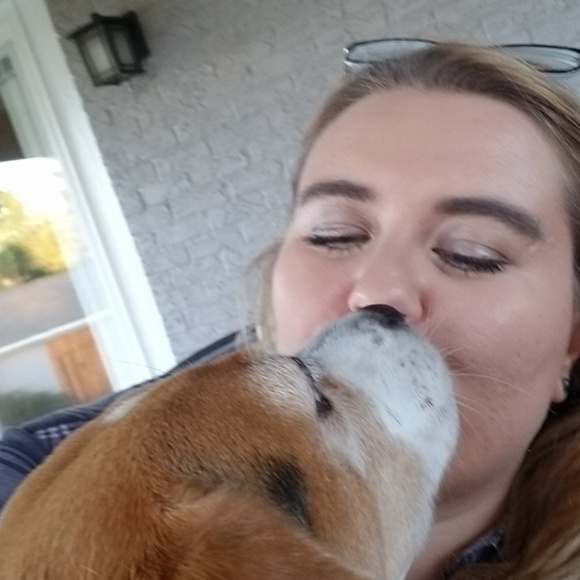 Meet your Posher, Nicole - Picture 3 of 6